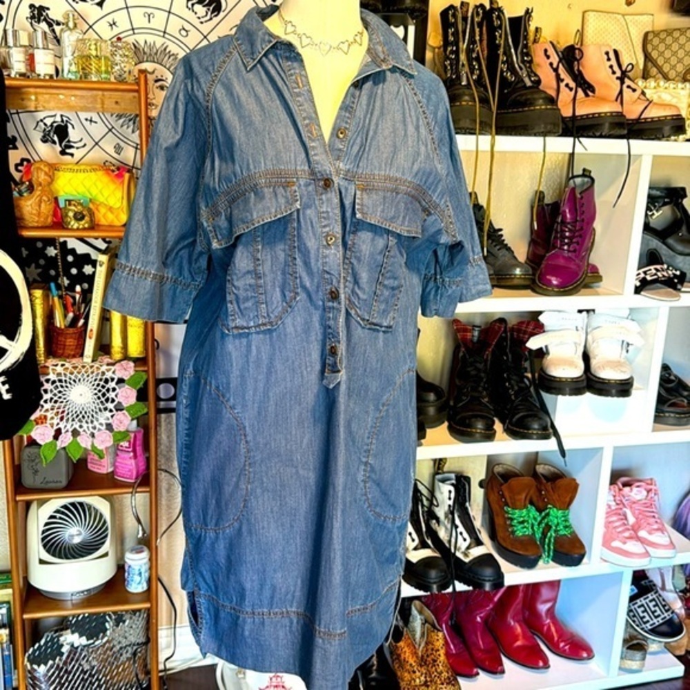 Banana Republic denim shirt dress big chest/ side pockets, curved hemline sz S